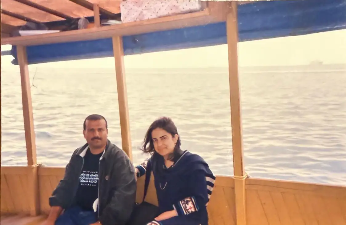 پانی کے کنارے ایک ساتھ